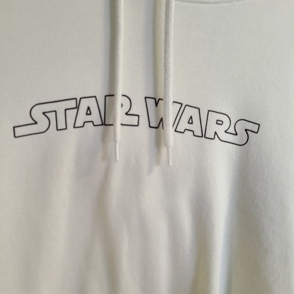 Star Wars hoodie *baby yoda on the back* - Picture 3 of 4